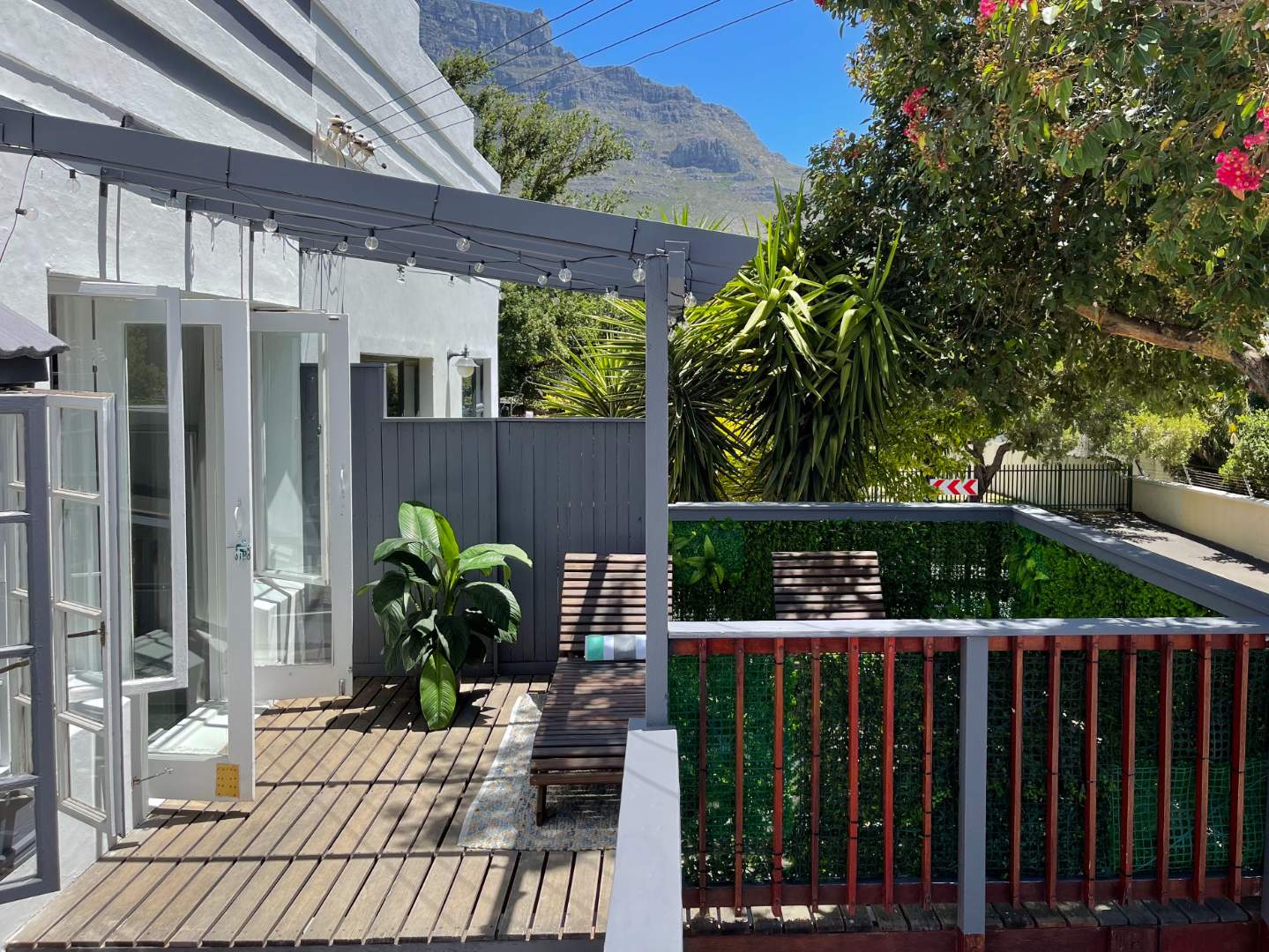 4 Bedroom Property for Sale in Vredehoek Western Cape